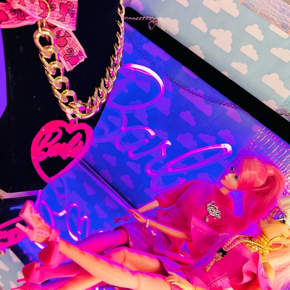 Barbie Necklace - Picture 6 of 7